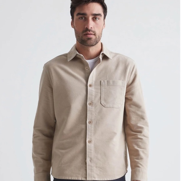 NWT - DUER Men's Performance Oxford Shirt in Khaki Tan. Size Medium - Picture 2 of 2